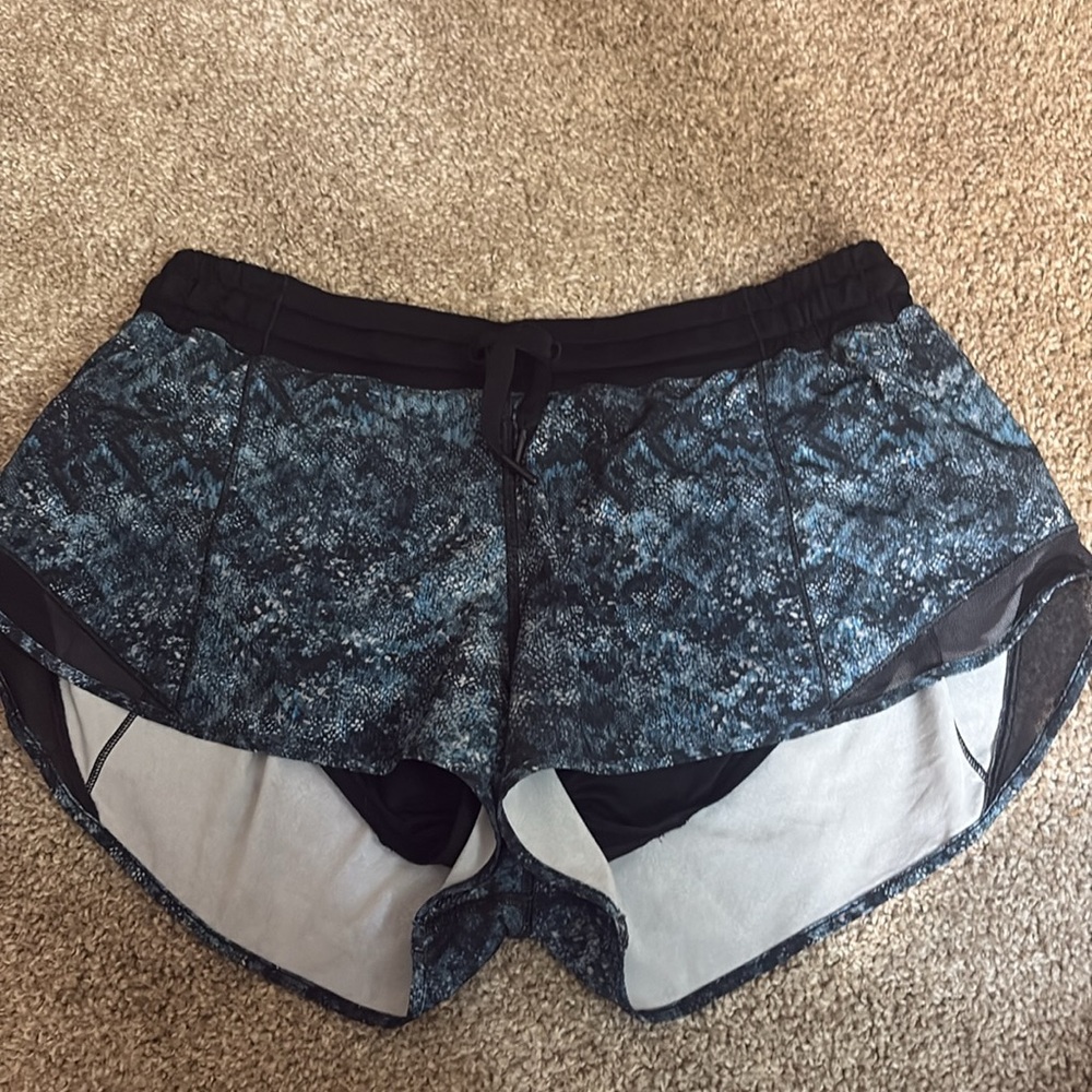 Lululemon Hotty Hot Short (2 1/2") Fairisle Multi Black / Black Size 12 - Picture 3 of 5